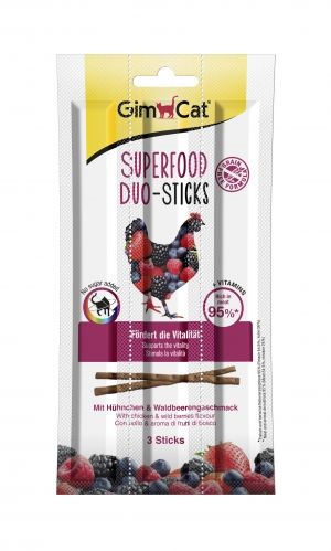 Лакомства за котки - GimCat Superfood Duo-Sticks - Саламена пръчица с пилешко месо и горски плодове 3 бр.